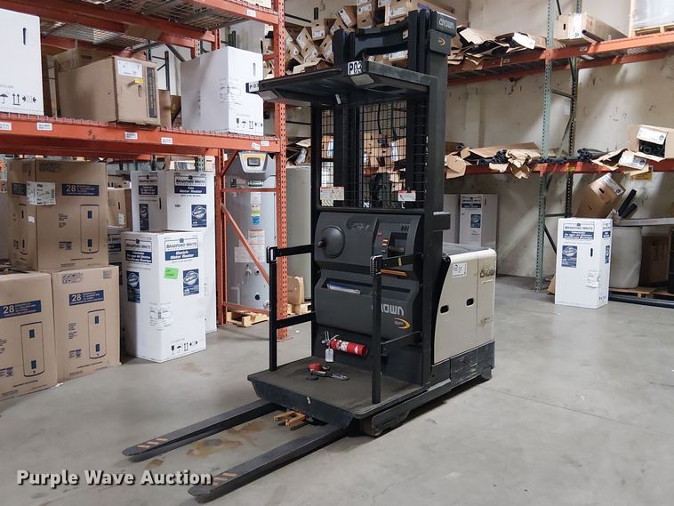 image for item EE5188 2016 Crown SP3520-30 order picker