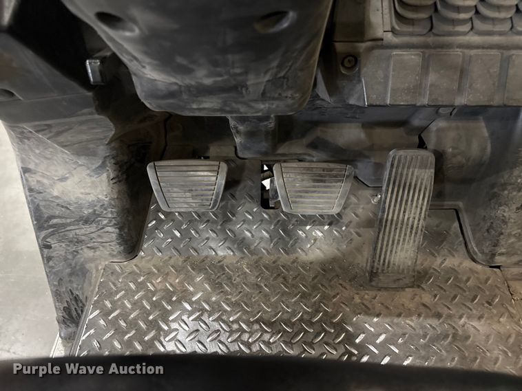 image for item EF0987 2017 UniCarriers CFS40 forklift