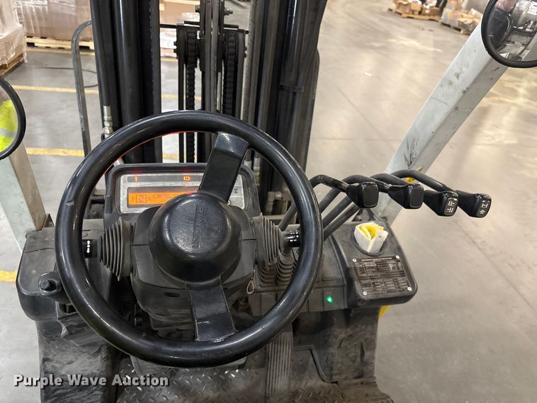 image for item EF0987 2017 UniCarriers CFS40 forklift