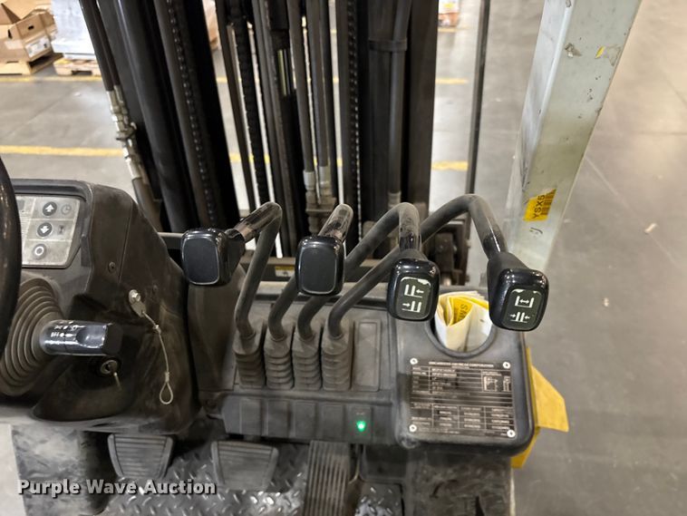 image for item EF0987 2017 UniCarriers CFS40 forklift