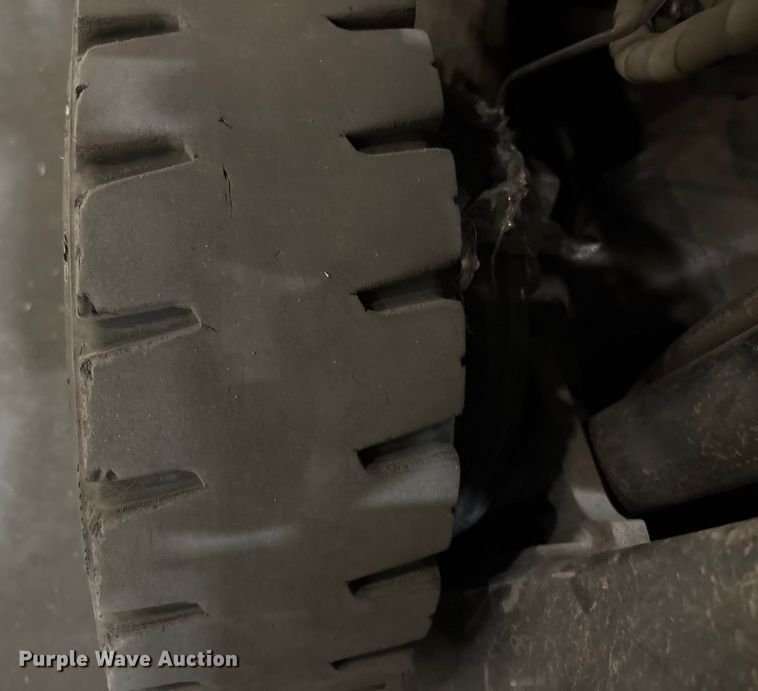 image for item EF0987 2017 UniCarriers CFS40 forklift