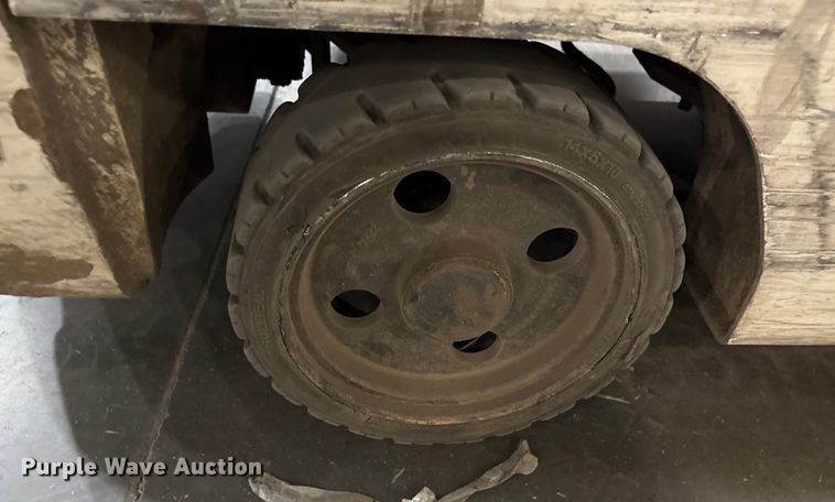 image for item EF0987 2017 UniCarriers CFS40 forklift