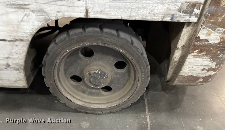 image for item EF0987 2017 UniCarriers CFS40 forklift