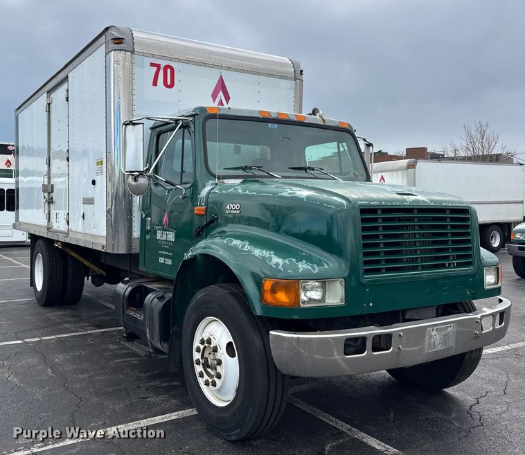 image for item EF2298 2002 International 4700 box truck