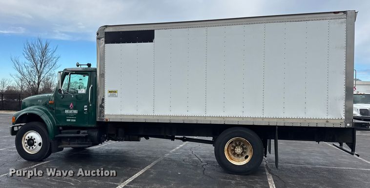 image for item EF2298 2002 International 4700 box truck
