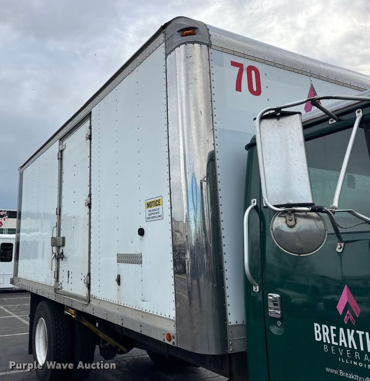 image for item EF2298 2002 International 4700 box truck