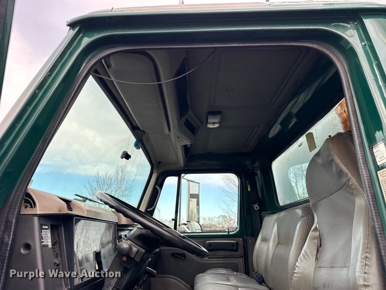 image for item EF2298 2002 International 4700 box truck