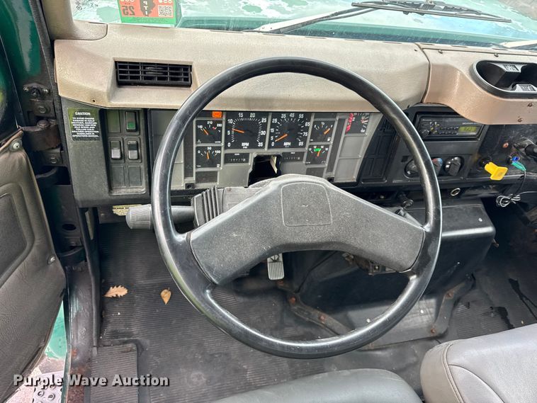 image for item EF2298 2002 International 4700 box truck