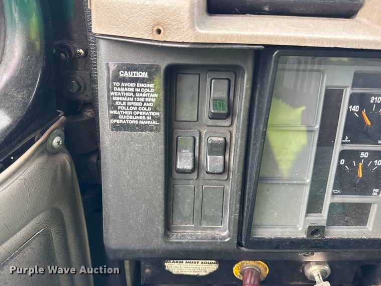 image for item EF2298 2002 International 4700 box truck