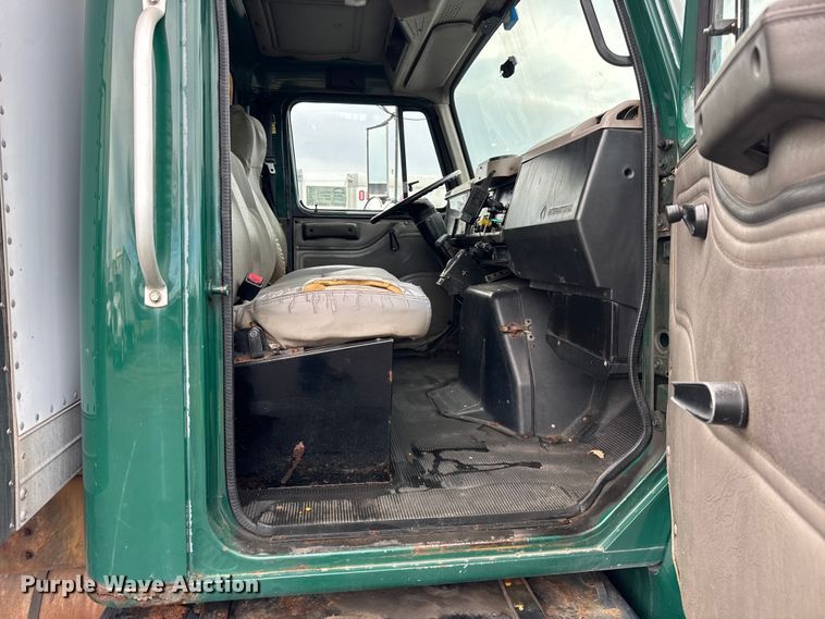 image for item EF2298 2002 International 4700 box truck