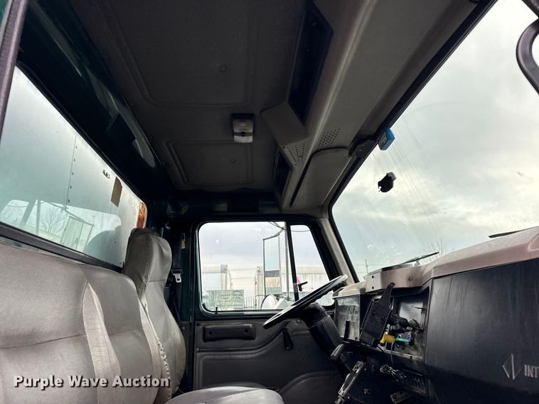 image for item EF2298 2002 International 4700 box truck