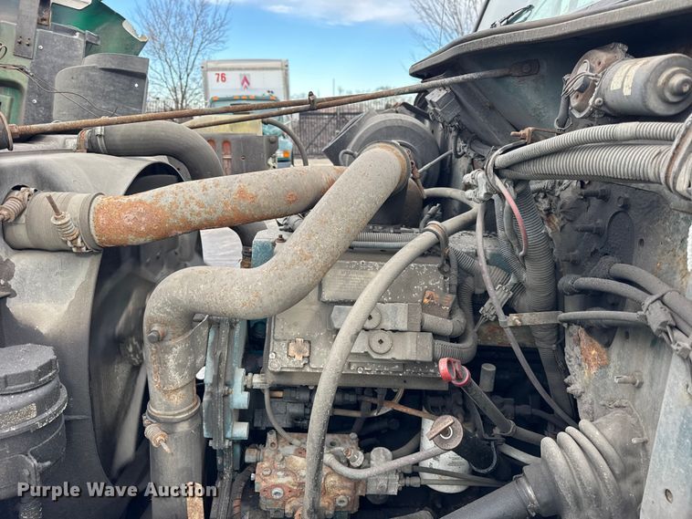 image for item EF2298 2002 International 4700 box truck