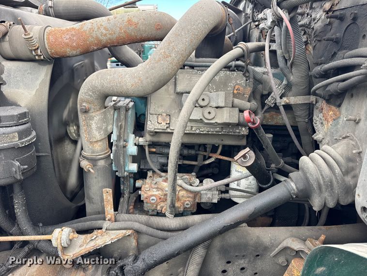 image for item EF2298 2002 International 4700 box truck