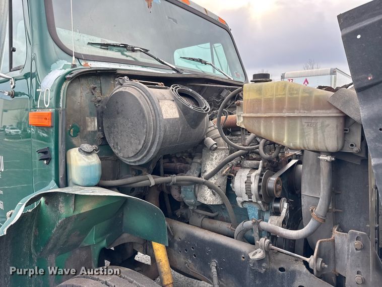 image for item EF2298 2002 International 4700 box truck