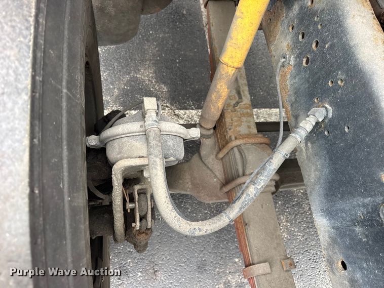 image for item EF2298 2002 International 4700 box truck