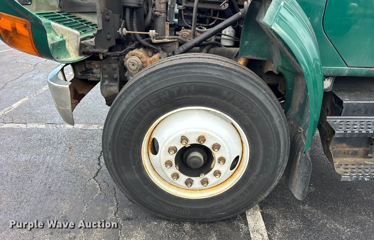 image for item EF2298 2002 International 4700 box truck