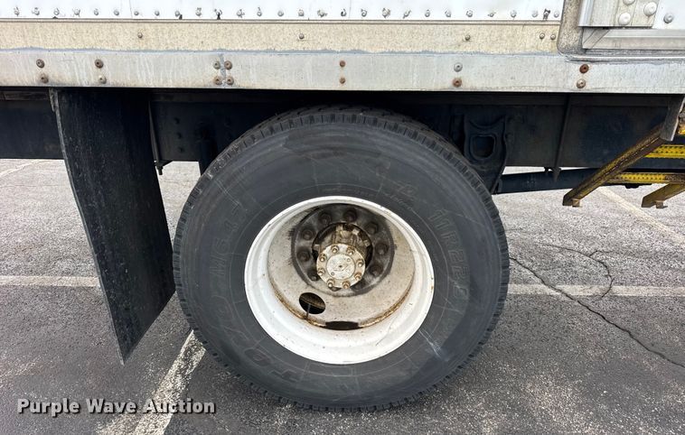 image for item EF2298 2002 International 4700 box truck