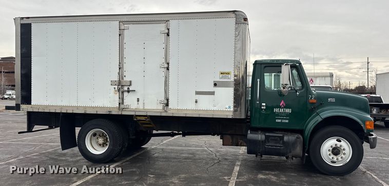 image for item EF2300 2002 International 4700 box truck