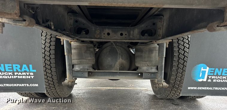 image for item EF2300 2002 International 4700 box truck