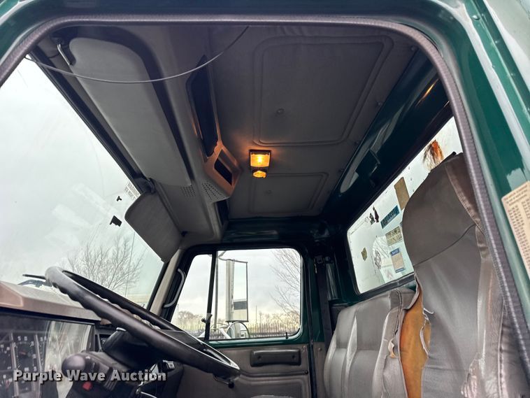 image for item EF2300 2002 International 4700 box truck