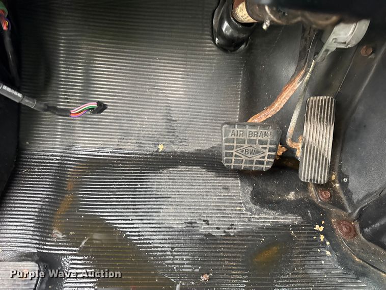 image for item EF2300 2002 International 4700 box truck