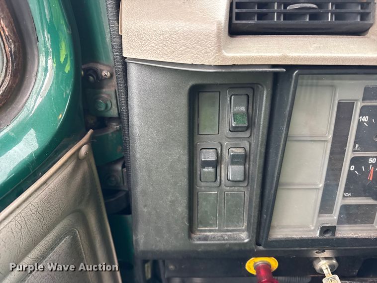 image for item EF2300 2002 International 4700 box truck