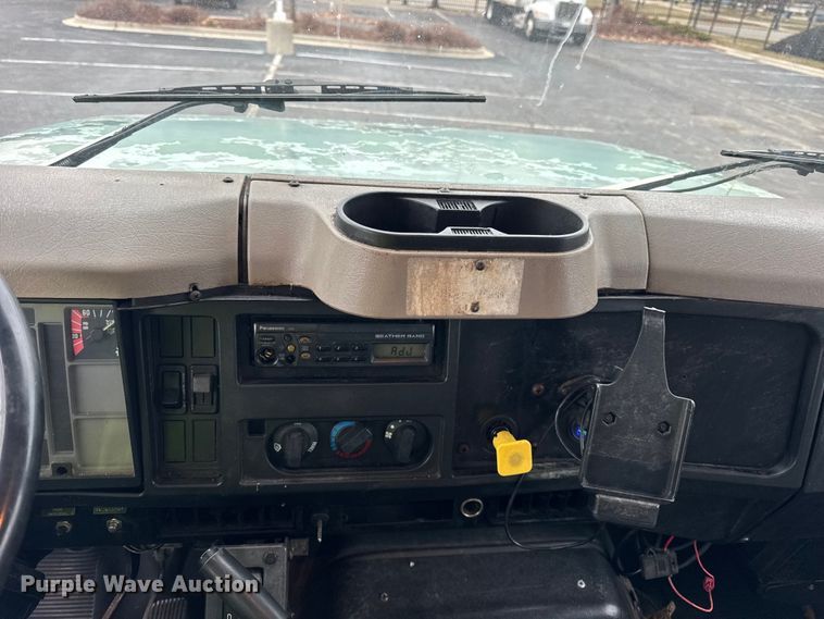 image for item EF2300 2002 International 4700 box truck