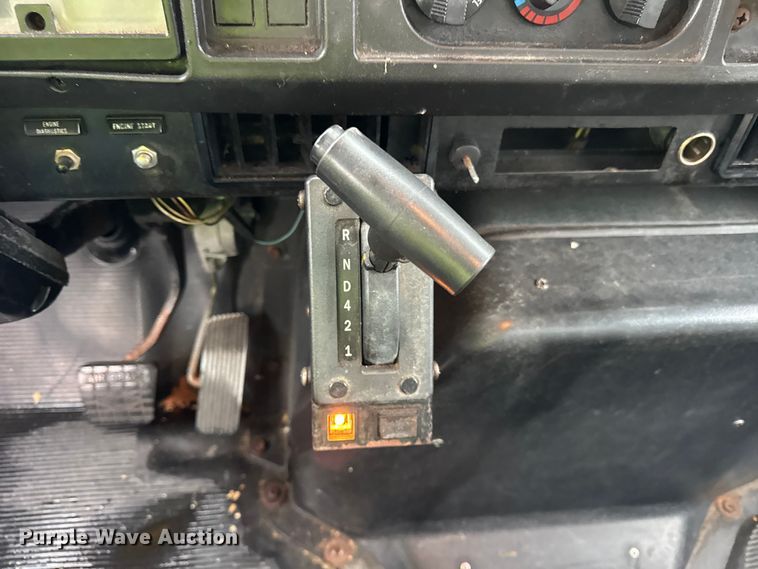 image for item EF2300 2002 International 4700 box truck