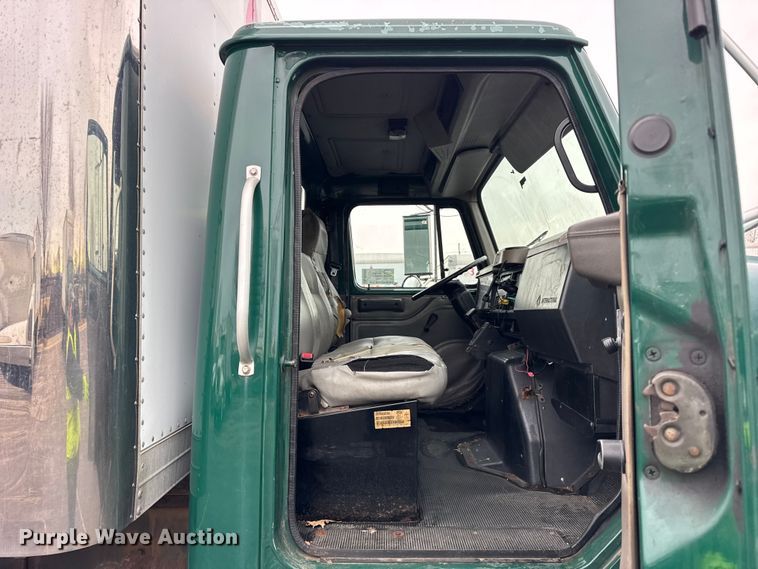 image for item EF2300 2002 International 4700 box truck