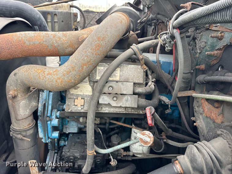 image for item EF2300 2002 International 4700 box truck