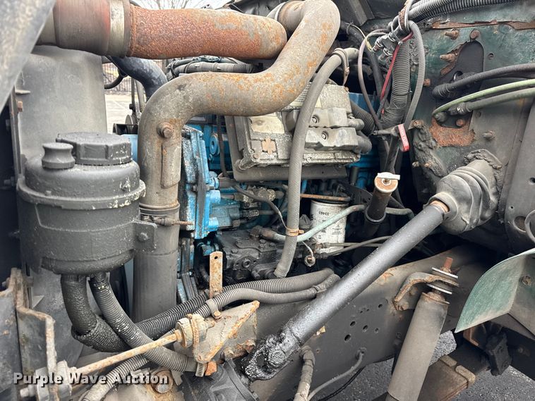 image for item EF2300 2002 International 4700 box truck