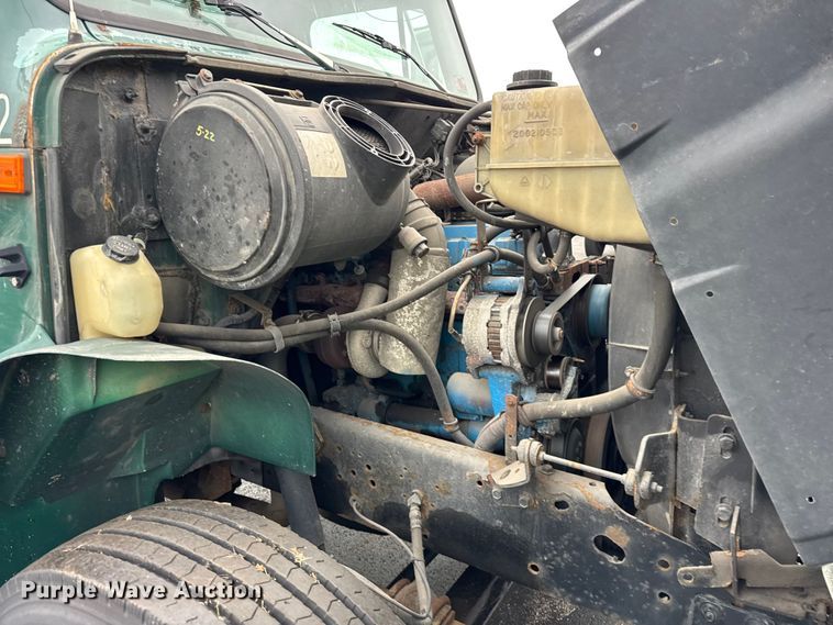 image for item EF2300 2002 International 4700 box truck