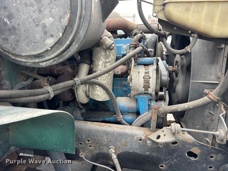 image for item EF2300 2002 International 4700 box truck