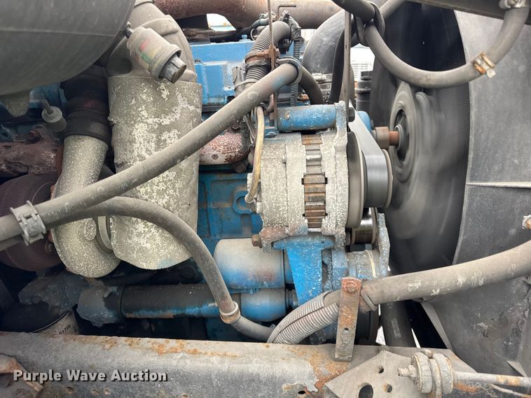 image for item EF2300 2002 International 4700 box truck