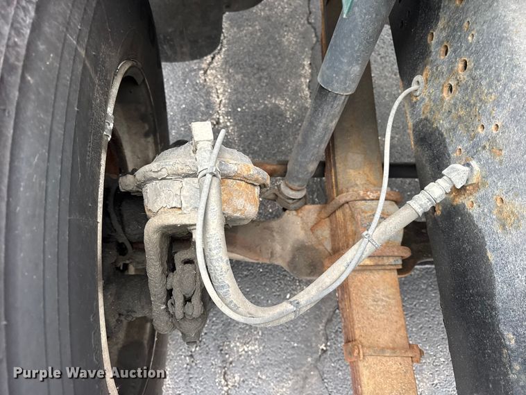 image for item EF2300 2002 International 4700 box truck