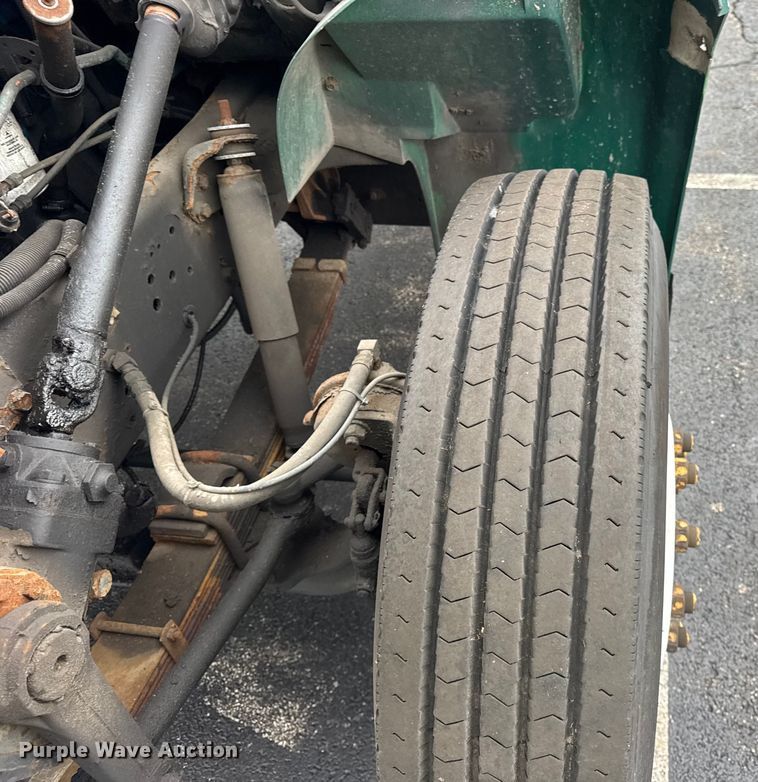 image for item EF2300 2002 International 4700 box truck