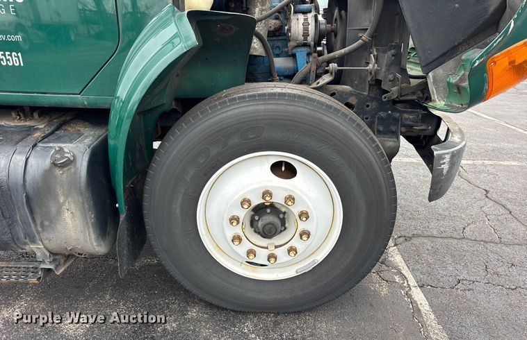 image for item EF2300 2002 International 4700 box truck