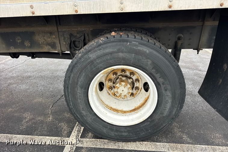 image for item EF2300 2002 International 4700 box truck