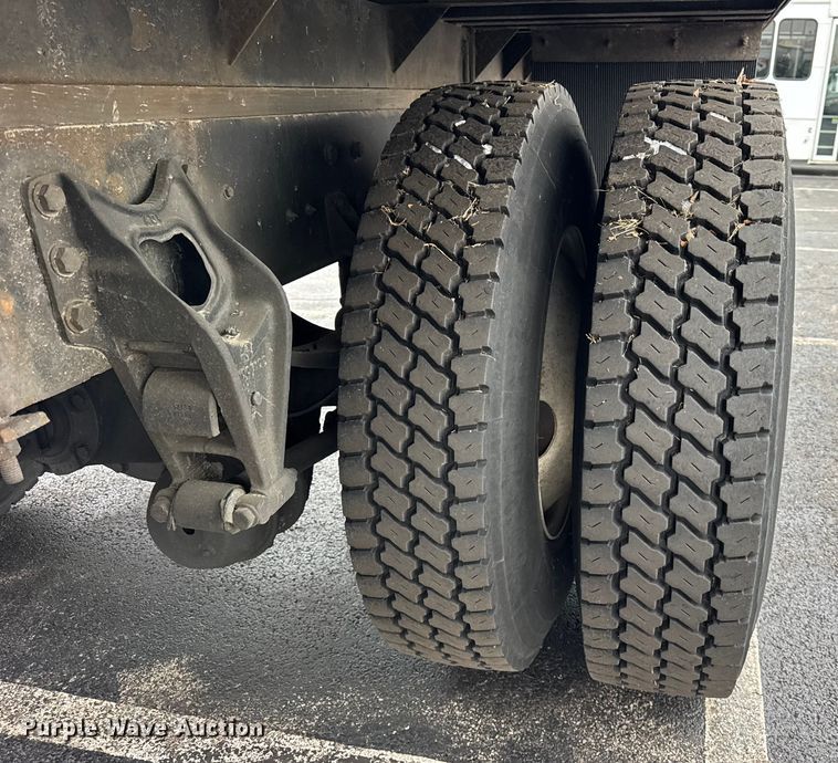 image for item EF2300 2002 International 4700 box truck