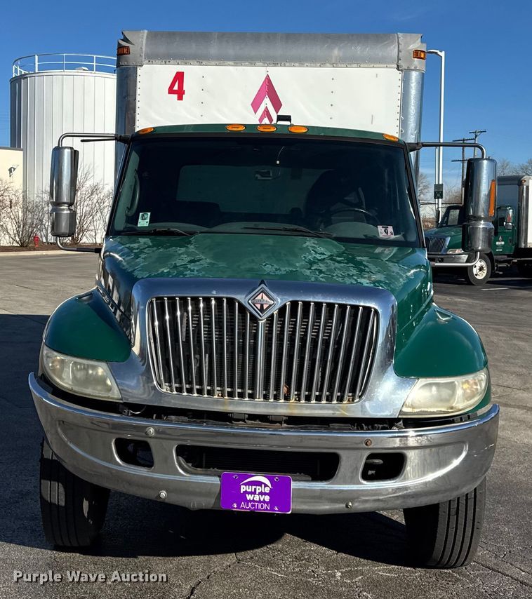 image for item EF2306 2006 International 4300 box truck