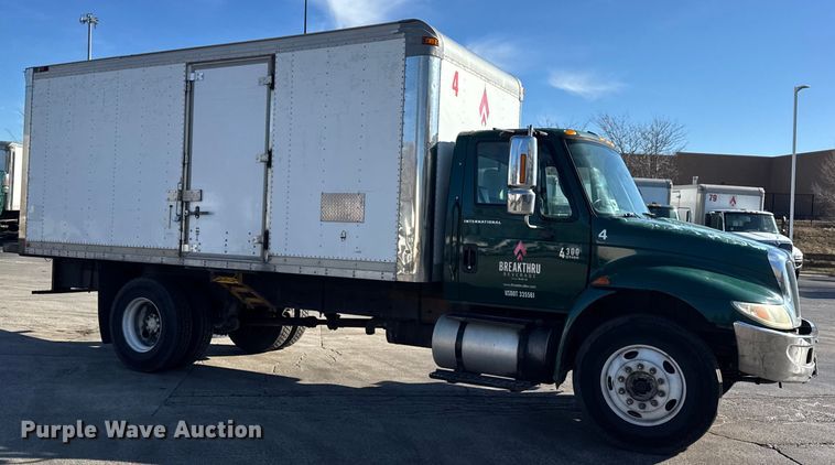 image for item EF2306 2006 International 4300 box truck