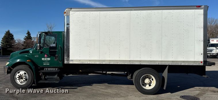 image for item EF2306 2006 International 4300 box truck