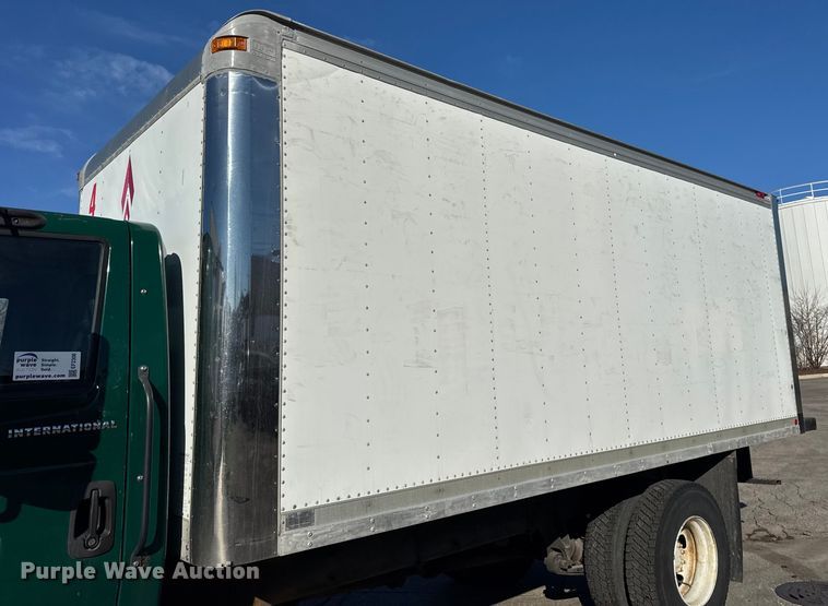 image for item EF2306 2006 International 4300 box truck