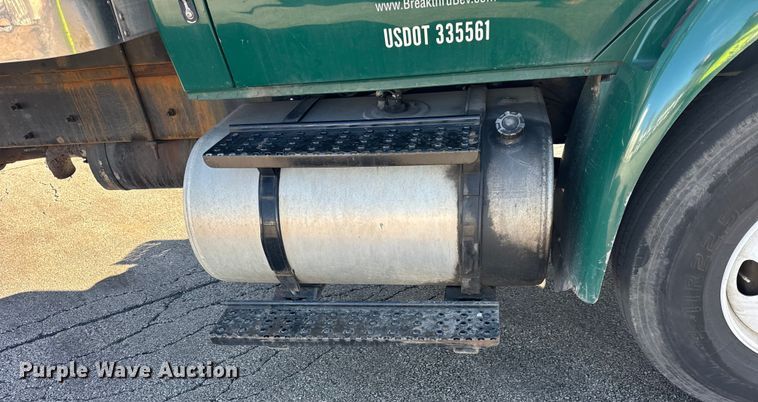 image for item EF2306 2006 International 4300 box truck