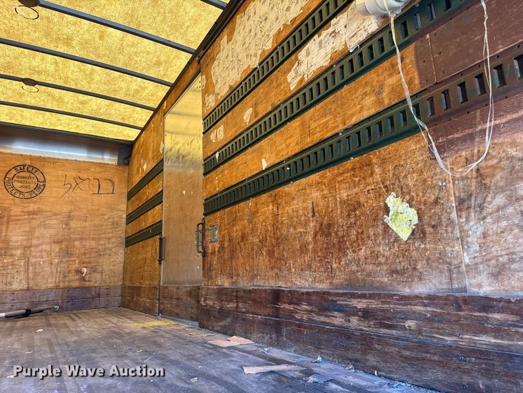 image for item EF2306 2006 International 4300 box truck