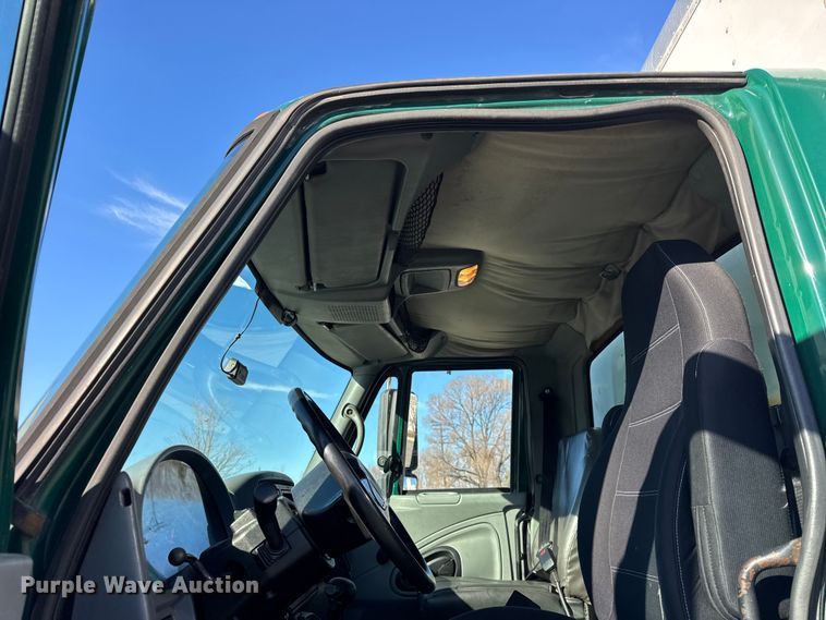 image for item EF2306 2006 International 4300 box truck