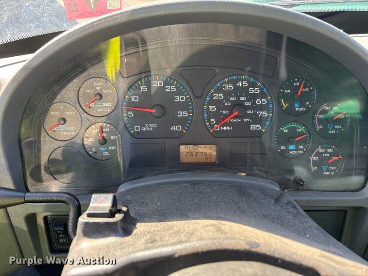 image for item EF2306 2006 International 4300 box truck