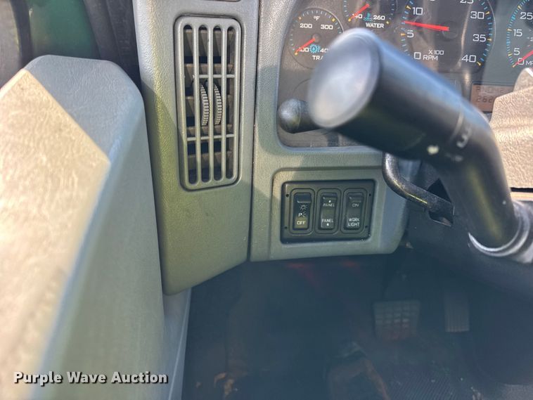 image for item EF2306 2006 International 4300 box truck