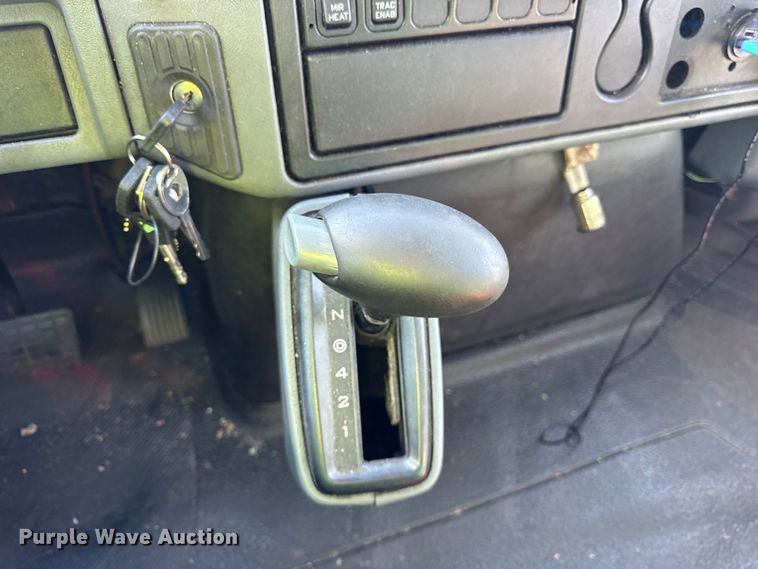 image for item EF2306 2006 International 4300 box truck