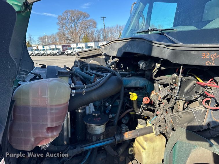 image for item EF2306 2006 International 4300 box truck